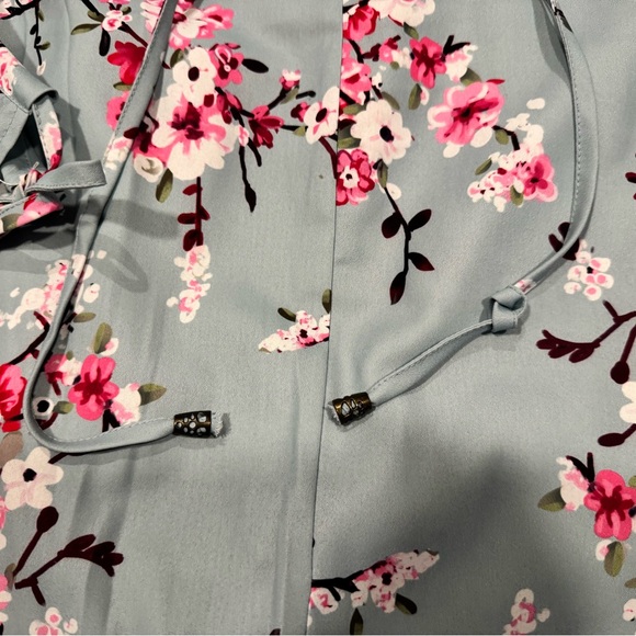 Floral Cold Shoulder Top - Picture 4 of 5